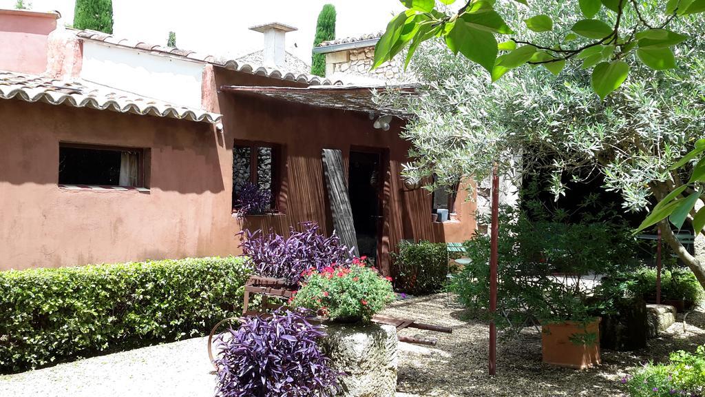 La Mazade De Saint Mamert Экстерьер фото